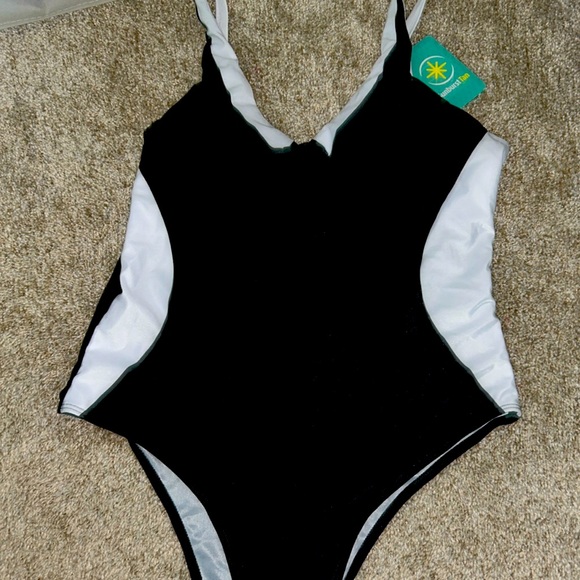 SUNBURST TAN ONE PEICE BATHING SUIT VERY FLATTERING - Picture 1 of 5